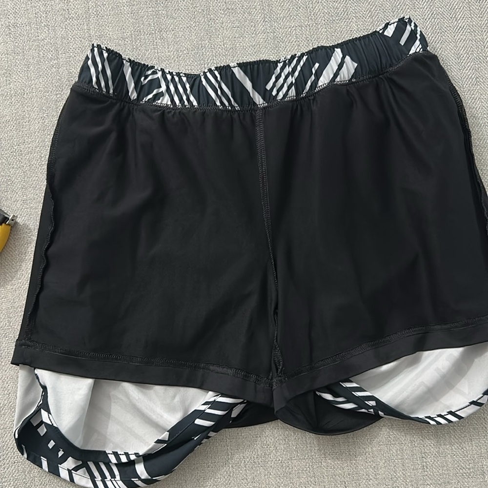 Black and White Geometric Women's Skorts - Picture 6 of 6